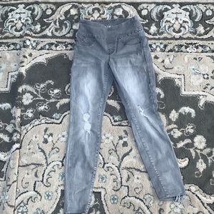 Grey Jeans With Pockets On The Back